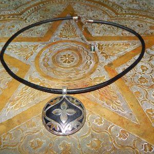 <3   $6 - $12   Vintage BoHo Liz & Co Awesome Pendant Choker     <3